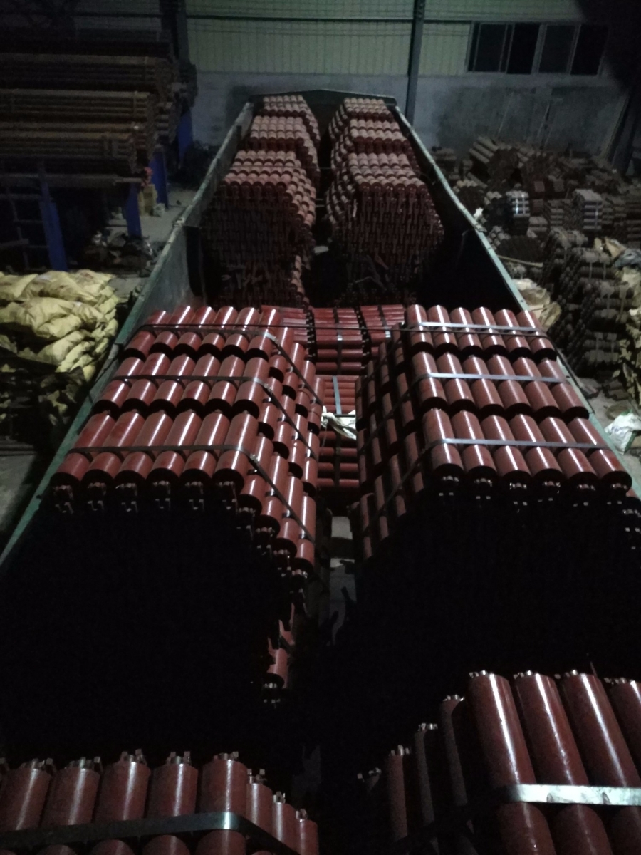 整車(chē)托輥發(fā)往陜西榆林大柳塔